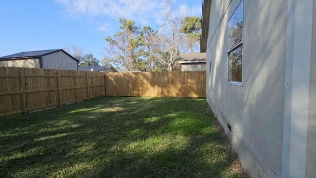 Building Photo - 11919 Kingslake Forest Dr