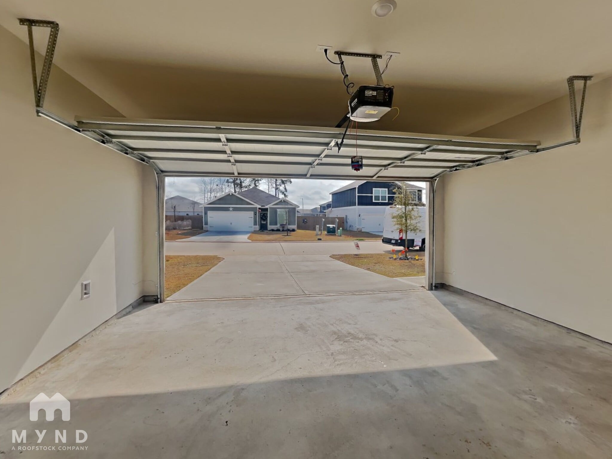 Building Photo - 15635 Plum Brk Dr