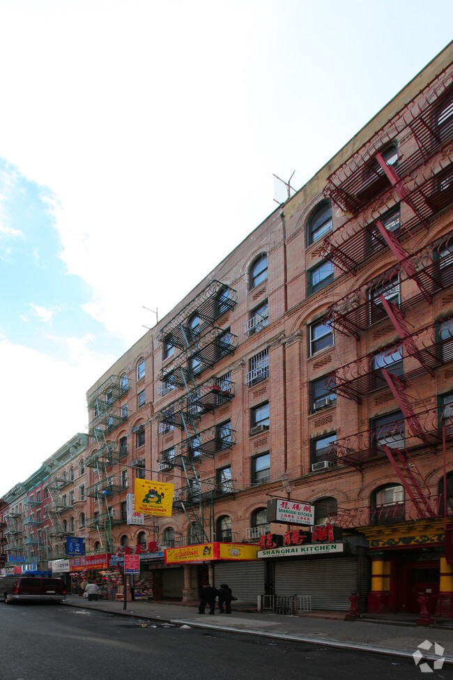 Building Photo - 65 Bayard St