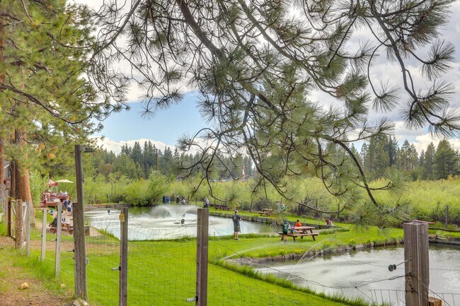 Building Photo - 2708 Armstrong Ave