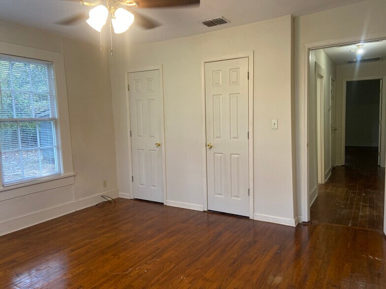Building Photo - 6527 W 70th St