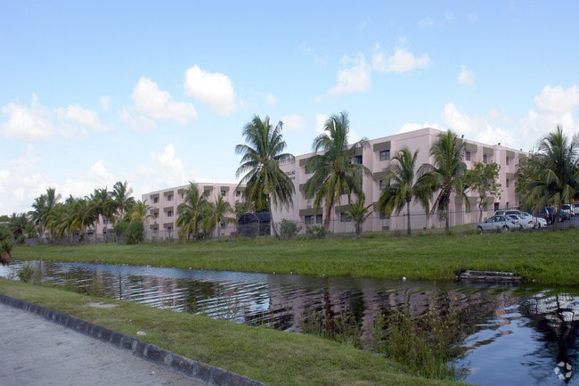 Building Photo - Las Palmas Senior Living