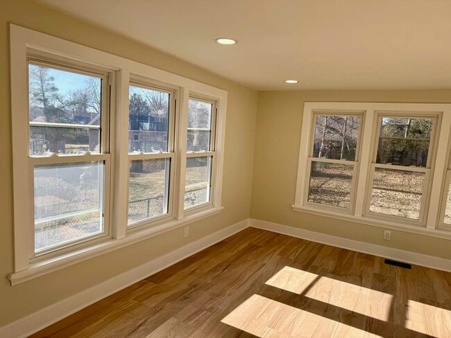 Building Photo - Beautifully Renovated 3 Bed 1 Bth Home in Webster Schools