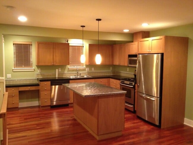 Building Photo - 3bd/2.25ba Seattle Home