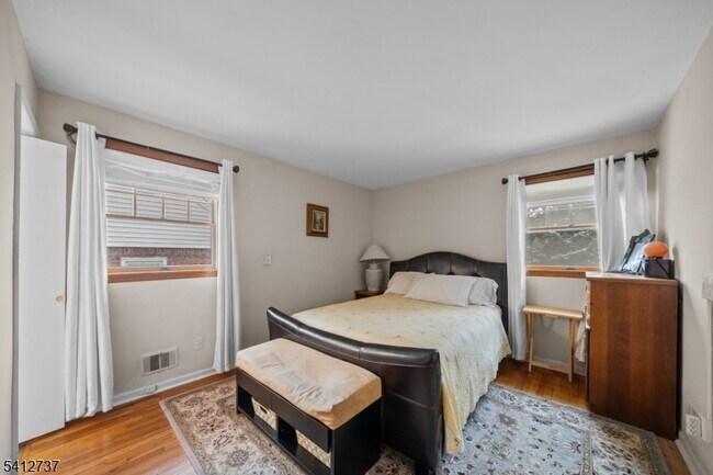 Building Photo - 784 Cherry St