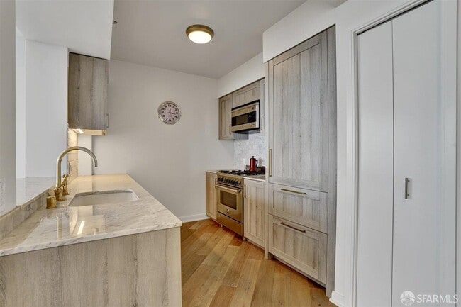 Building Photo - 401 Harrison St