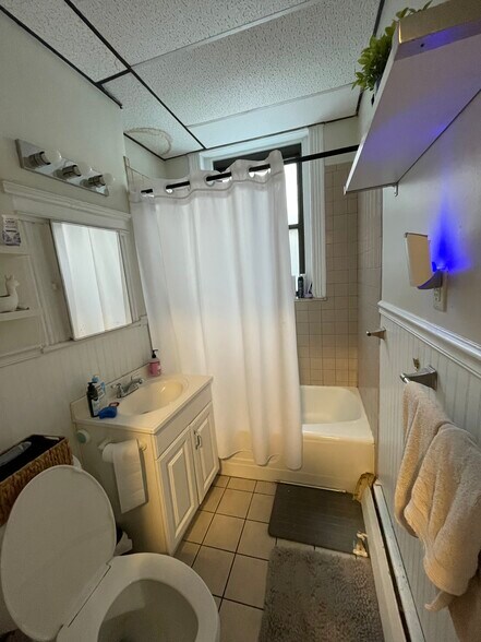 Building Photo - 62 Charles St