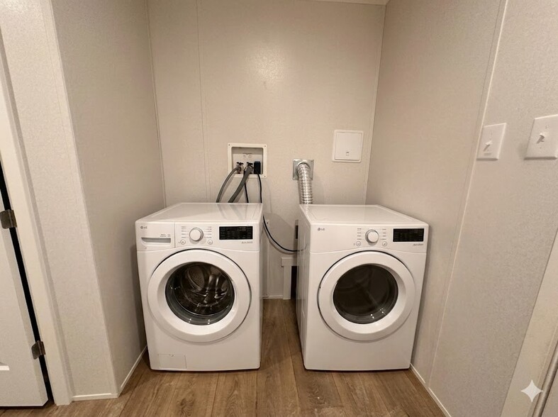 Building Photo - 30 Lapin St