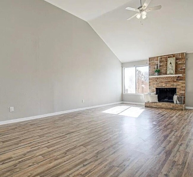 Building Photo - 2800 Rice Dr
