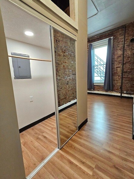 Building Photo - 4 N Park Pl