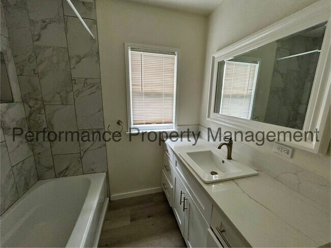 Building Photo - Charming 3 Bed/2 Bath NE Bakersfield Home w/ RBP & $0 Deposit Option