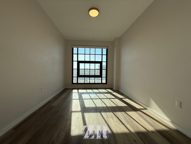 Building Photo - 1120 St Johns Pl
