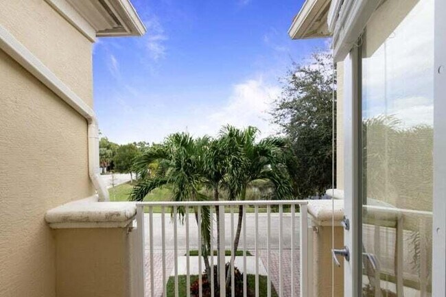 Building Photo - 6120 SE Portofino Cir