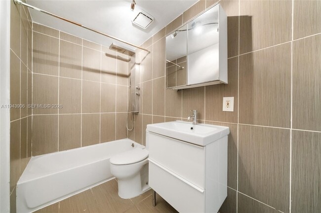 Building Photo - 3262 Elizabeth St