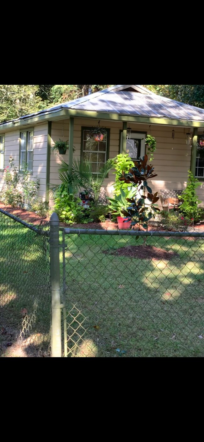 Primary Photo - 701 N Claiborne