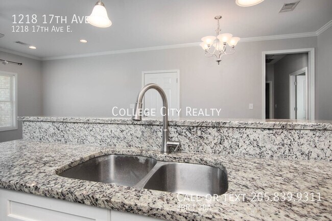 Building Photo - 1218 17th Ave E