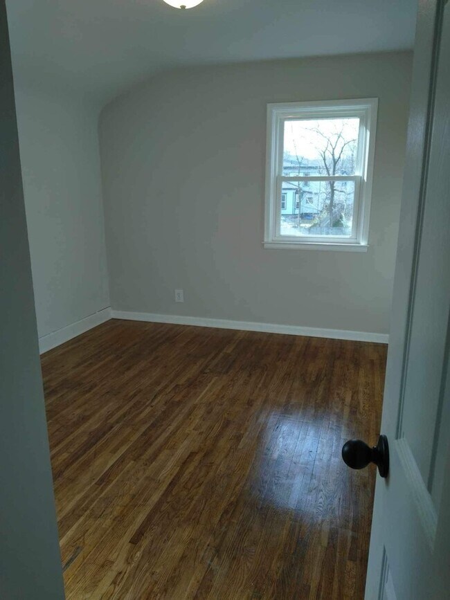 Building Photo - 217 W Cass St