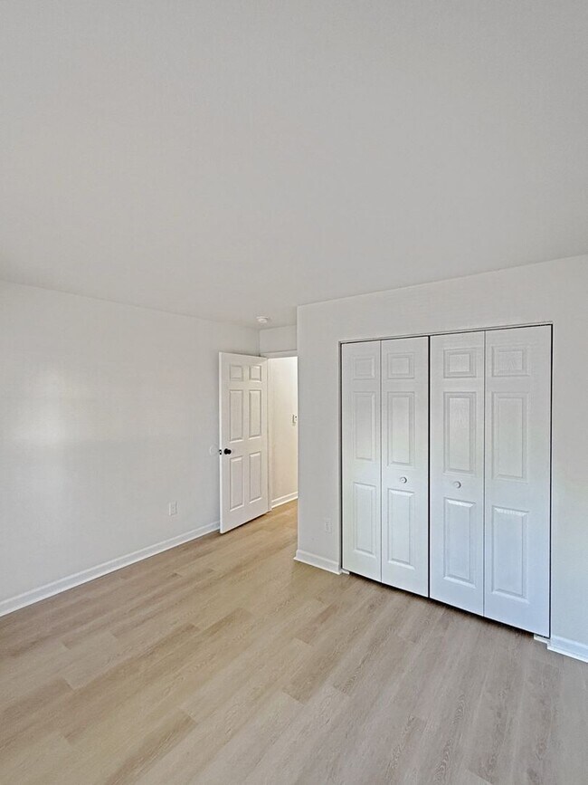 Building Photo - 6012 Castleford Dr