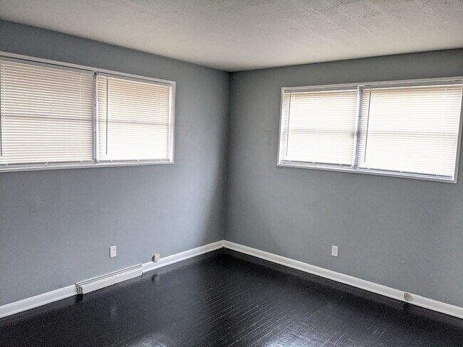 Building Photo - 2346 Berwyn Dr