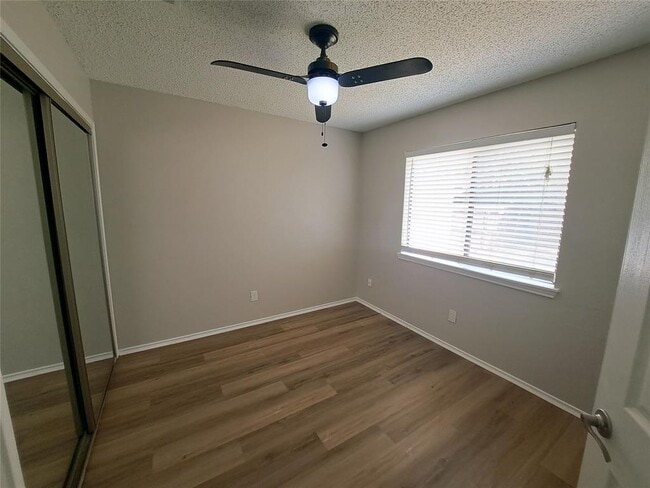 Building Photo - 840 Topaz Ln