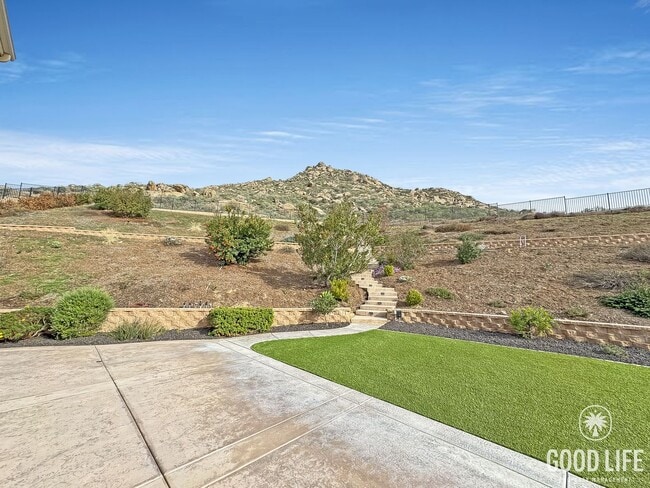 Building Photo - Beautiful 5Bd/3.5Ba Home in Cul-de-Sac in Riverside w/new Turf Back Yard and New Carpet!