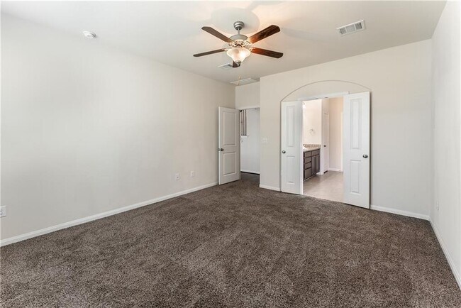 Building Photo - 141 Cres Heights Dr