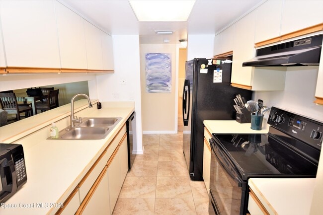 Building Photo - 1000 Ocean Park Ln