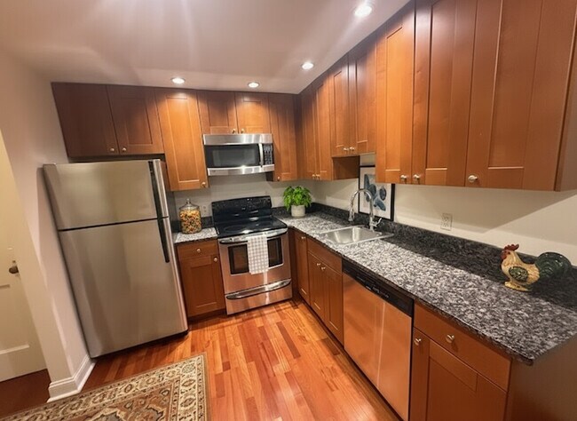 Building Photo - 1324 Locust St