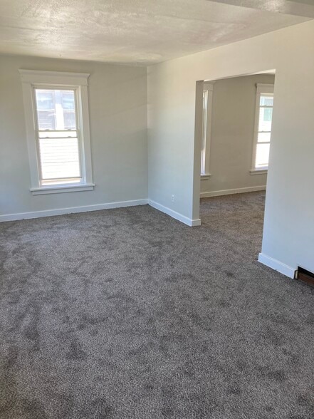 Building Photo - 735 E 28th St