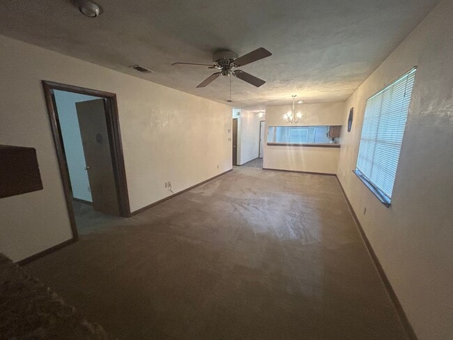 Building Photo - 2/2/ Walking Distance To Capital Regional ...