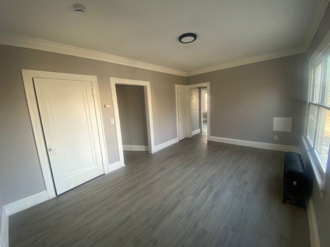 Building Photo - 392 E 147th St