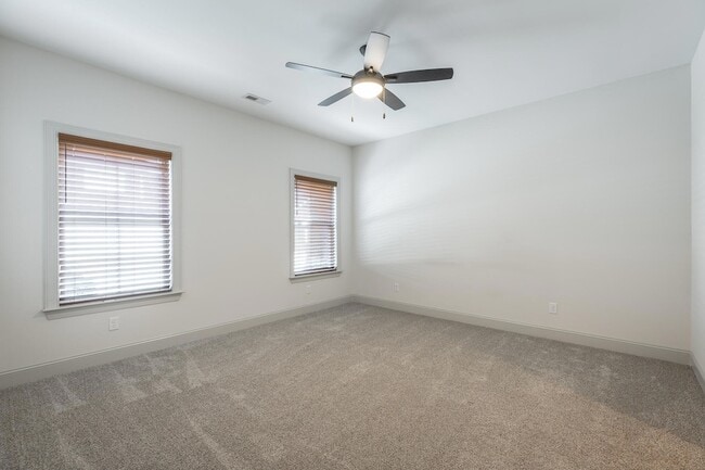 Building Photo - 3306 Stonecreek Dr