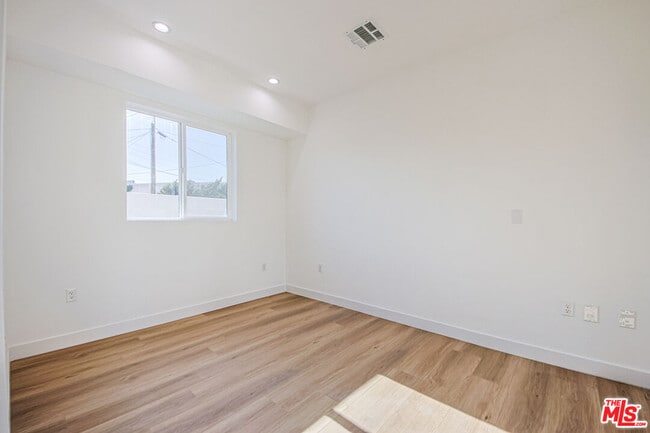 Building Photo - 11443 Hatteras St