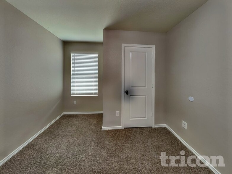 Building Photo - 5118 Everett Loop