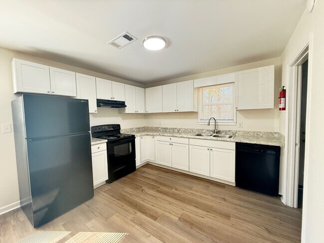 Building Photo - 1615/1617 Cedar Shoals Dr