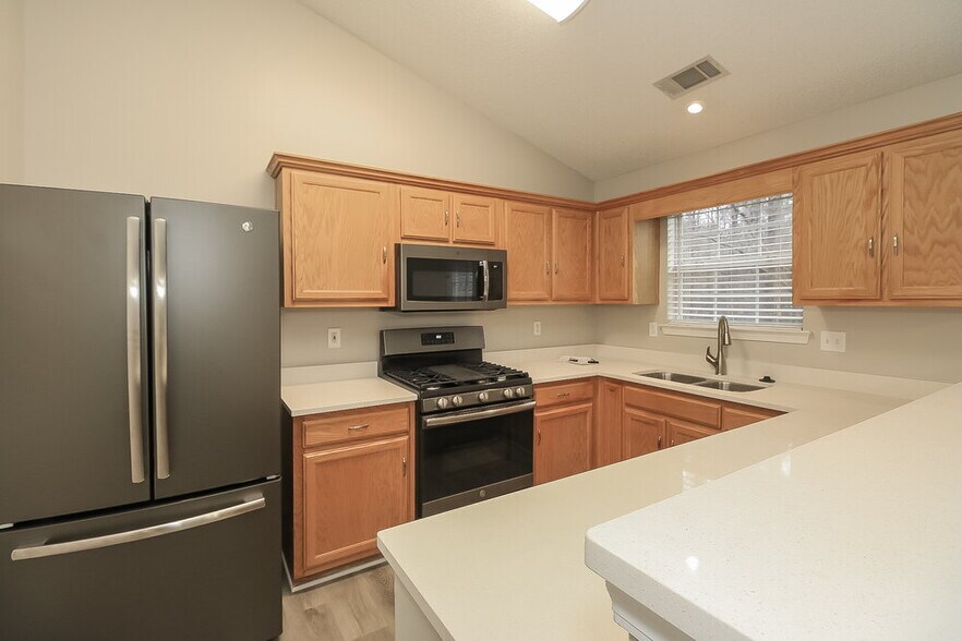 Building Photo - 9447 Rollinghills Dr