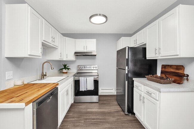 Kitchen - Ivy Apartment Homes