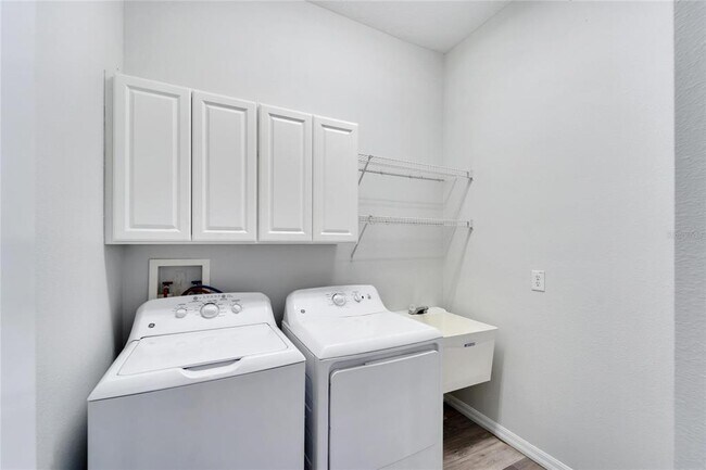 Building Photo - 5604 Skimmer Dr