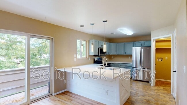 Building Photo - 4920 Universal Heights