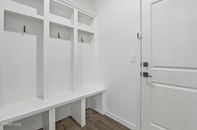 Building Photo - 4512 Mark Avizo