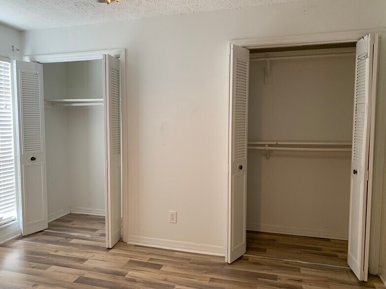 Building Photo - 305 Wymore Rd