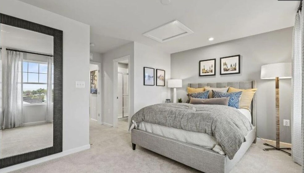 bedroom - 10 Coolidge Ave