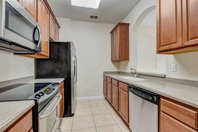 Building Photo - Beautifully Maintained 3-Bedroom, 2-Bathro...