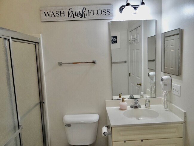 Building Photo - ****Medium Term Furnished Rental With Indoor & Outdoor Pools, Gaming System****