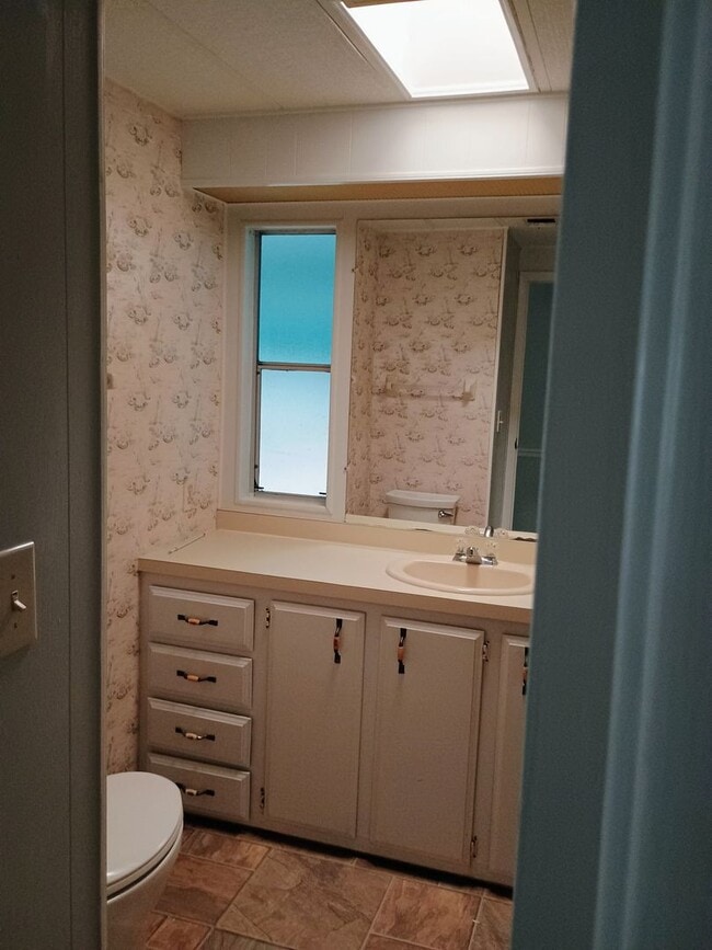 Building Photo - 2 Bedroom 2 bathroom