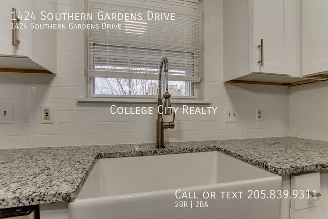 Building Photo - 1424 Southern Gardens Dr