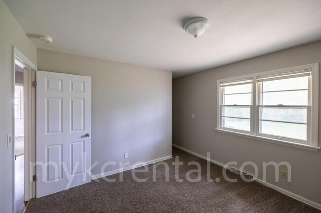 Building Photo - 9108 W 95th St