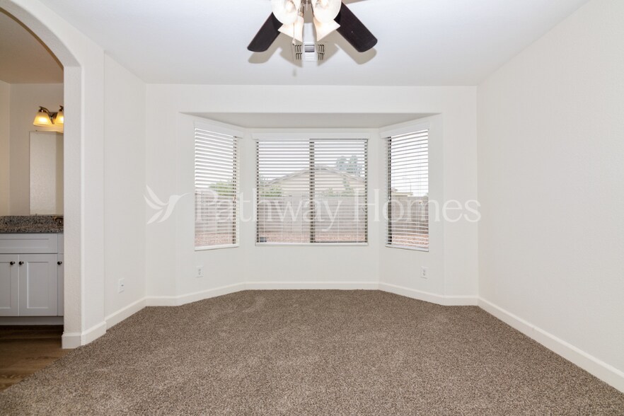 Building Photo - 8839 W Manzanita Dr