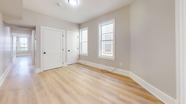 Building Photo - 205 Chelsea St
