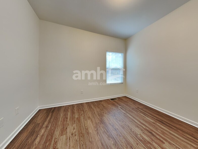 Building Photo - 2065 Tanners Mill Dr